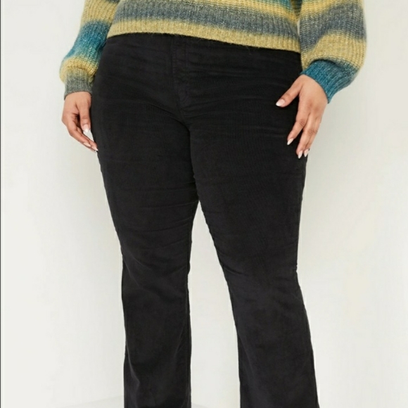 ● Old Navy | Higher High-Waisted Corduroy Flare Pants for Women - Picture 4 of 16